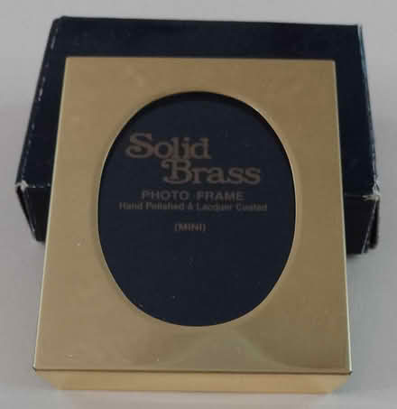 Photo of free Small brass photo frame (Hemel) (HP1 2BP) #1
