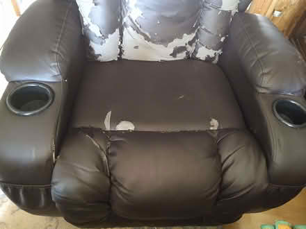 Photo of free heavy comfy massage chair (South Norwood SE25) #1