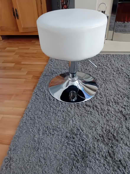 Photo of free white/silver stool (L14 Dovecot) #1