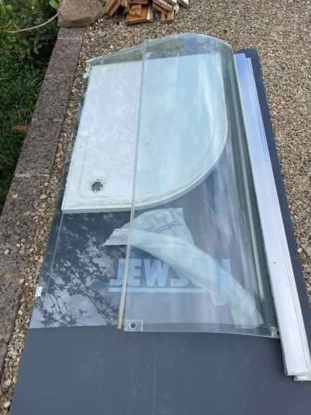 Photo of free Shower tray and screen (Wingfield) #2