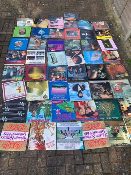 Photo of free Record collection (AL2 / SG6) #3