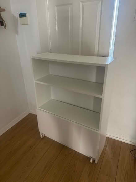 Photo of free White unit (Wigmore LU2) #1