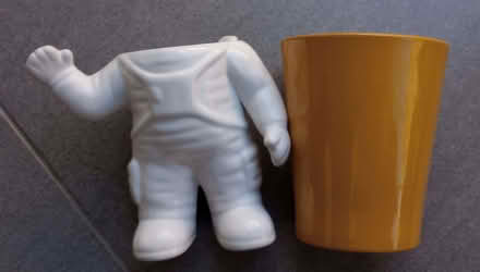 Photo of free 12cm tall plant pots (Saint George's CO2) #1