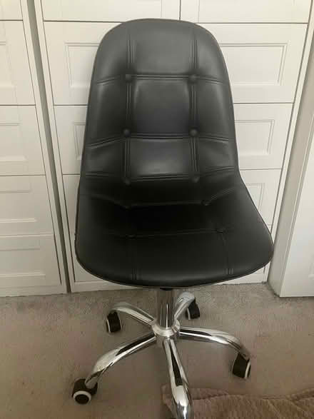Photo of free Dark grey office chair (Coulsdon, nr, train station) #2