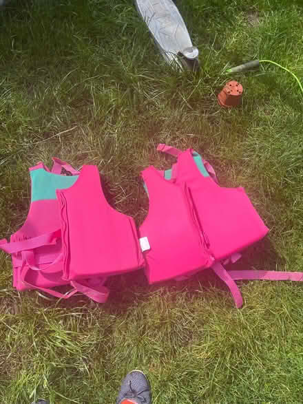 Photo of free Kids swim vest (Whitton. TW3) #1