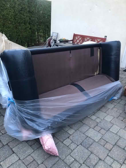 Photo of free Black leather couch (New Hyde Park, Long Island) #3