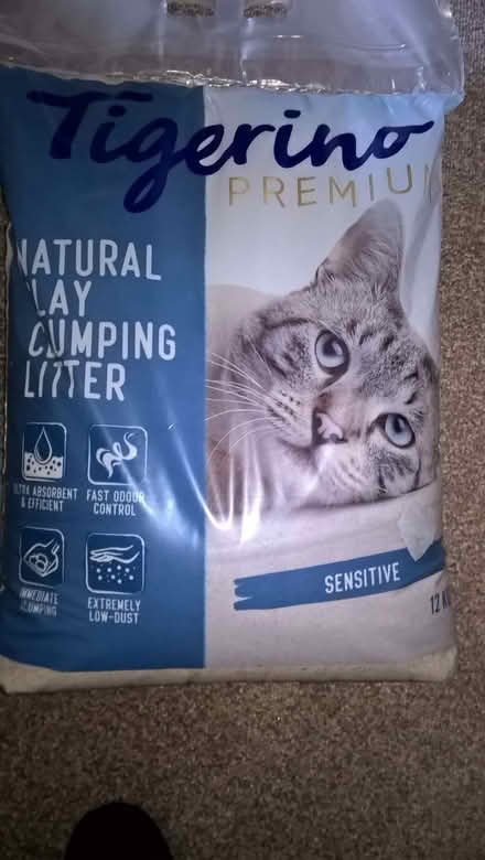 Photo of free clumping cat litter 12 kilo (Clayton West HD8) #1
