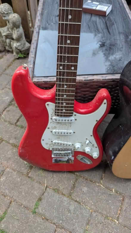 Photo of free Guitar (Aylesbury near smh HP21) #1