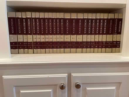 Photo of free 1985 World Book Encyclopedia (Hyde Park) #1