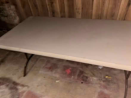 Photo of free Table (2nd St NE & Rhode Isle. Ave NE) #1