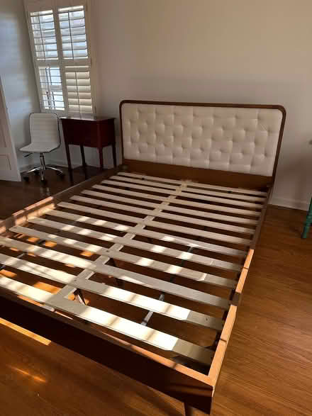 Photo of free Excellent condition queen bed (Leimert park) #1