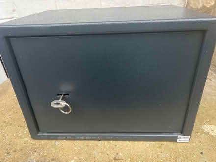 Photo of free Security safe with key (Me19 5) #1
