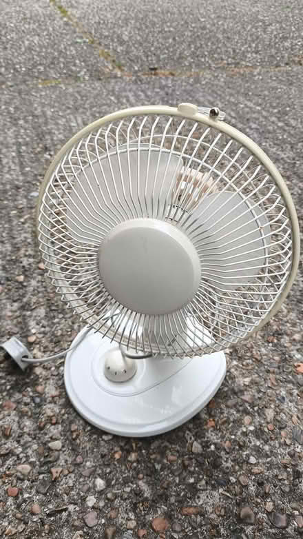 Photo of free Old small/desk fan (SE1) #2