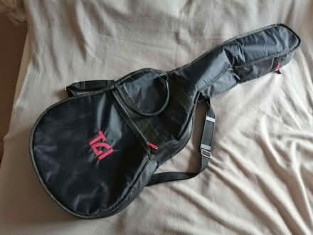 Photo of free Soft case for acoustic guitar (Battle RG30) #1