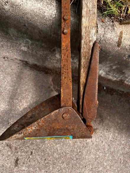 Photo of free 6’ Articulated Arm Shovel (Hyde Park) #1