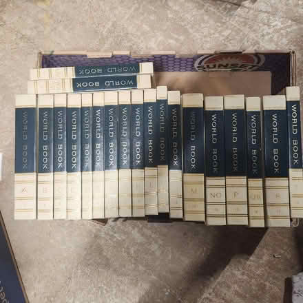Photo of free 1970 World Book Encycopedia Set (14 & Farmington) #1