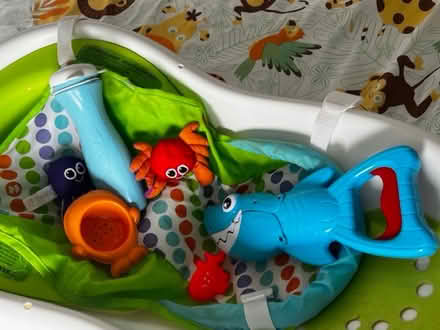 Photo of free Fisher-Price baby bath tub and toys (Petworth) #4
