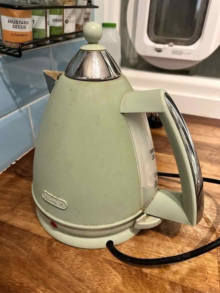 Photo of free Matching Delonghi Kettle & Toaster (Hanover BN2) #1