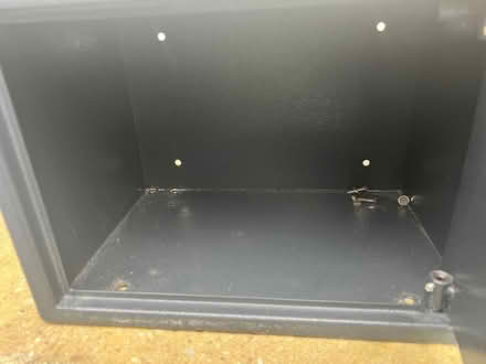 Photo of free Security safe with key (Me19 5) #2