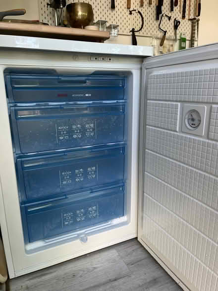 Photo of free Bosch Undercounter Freezer - Fully Working (Finchampstead RG40) #2