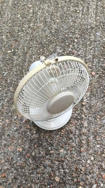 Photo of free Old small/desk fan (SE1) #1