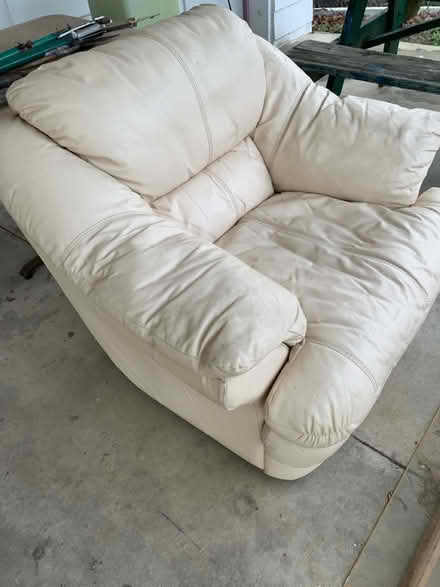Photo of free Items on Petersville Rd (Knoxville MD 21758) #4