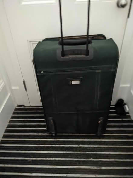 Photo of free Vintage Carlton 2 Wheel Suitcase (Holland Park W11) #2