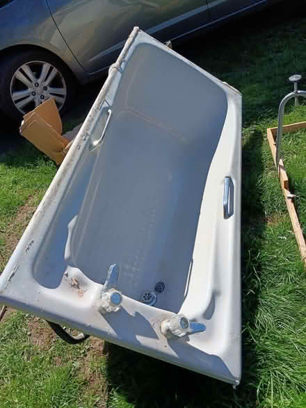 Photo of free Small Bath (The Rock TF3) #1