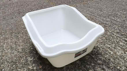Photo of free White large cat litter box (SE1) #1