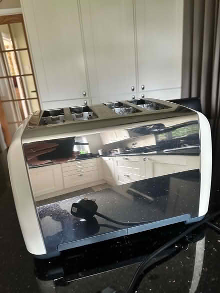 Photo of free Cream Breville 4 Slice Toaster (Duffield DE56) #2