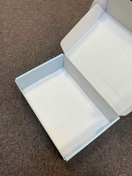 Photo of free Cardboard gift box (LU3) #2