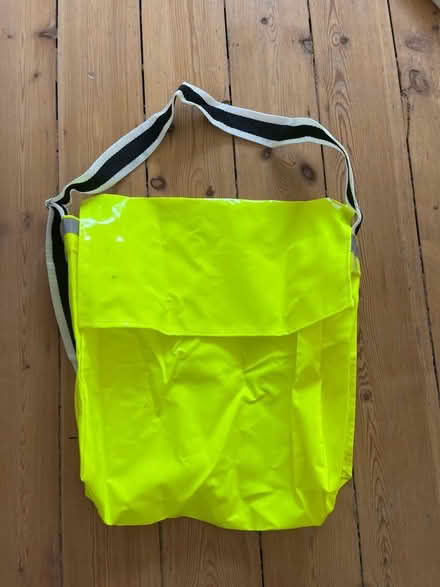 Photo of free High visibility bag (Acton W5) #1