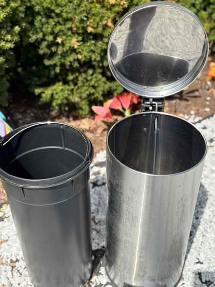 Photo of free Stainless Steel Garbage Can (Jamaica Queens) #4