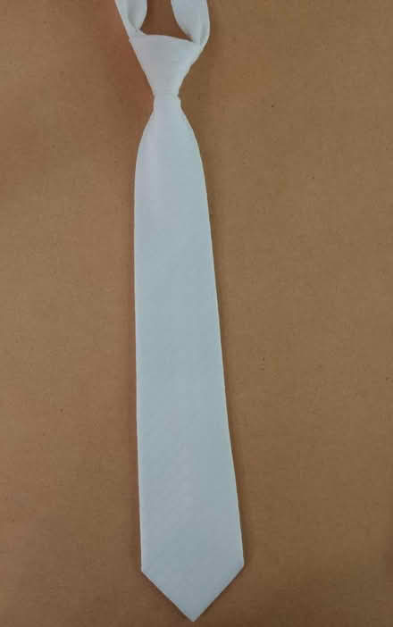 Photo of free Men's tie (Hemel) (HP1 2BP) #1