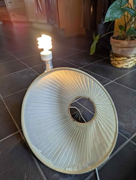 Photo of free Old lamp (Old Barrhaven) #1