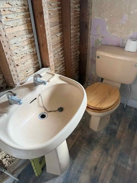 Photo of free Bathroom suite (Steyning BN44) #2
