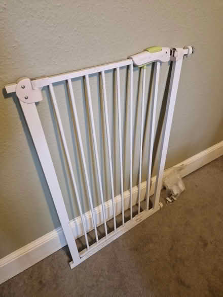 Photo of free Tall baby gate (Kentish Town NW5) #1