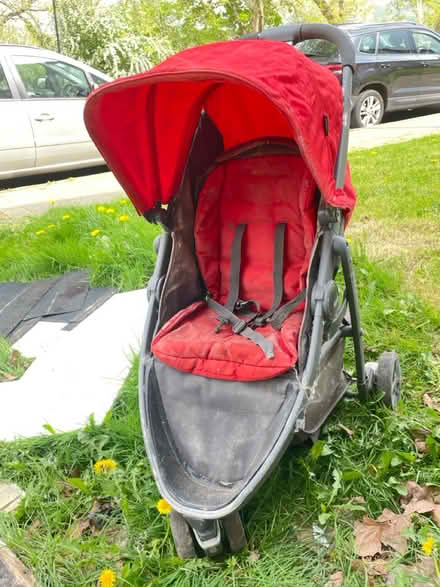 Photo of free Baby stroller (SE279) #1