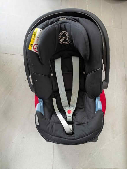 Photo of free Cybex gold baby seat with isofix (Welland, WR13) #1