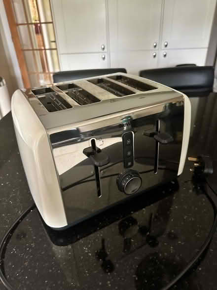 Photo of free Cream Breville 4 Slice Toaster (Duffield DE56) #1