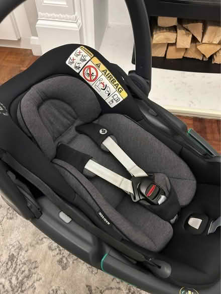 Photo of Maxi Cosi coral 360 newborn inlay (Northolt HA4) #2