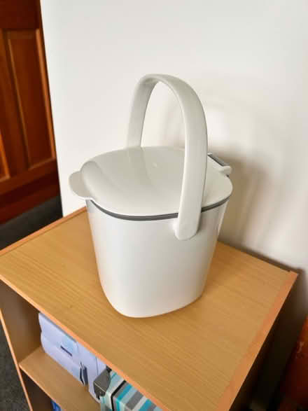 Photo of free OXO Good Grips indoor compost caddy (Brentwood CM14) #1