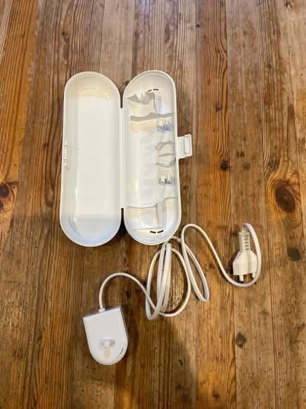 Photo of free Phillips toothbrush charger and travel case (Norbiton KT1) #1