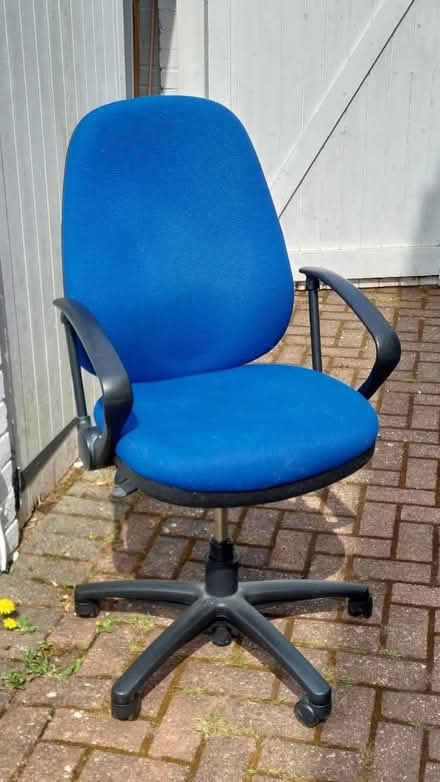 Photo of free Office chair (GU22) #1
