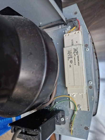 Photo of free 90cm elcetric extraction hood (Llanfairwaterdine, Knighton) #4