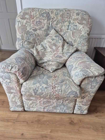 Photo of free Single Couch (Epsom, KT17) #3