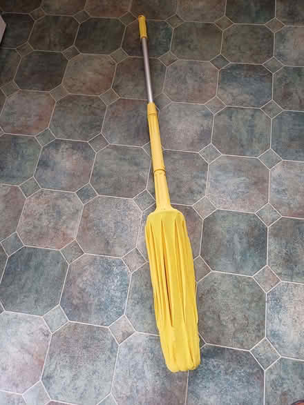 Photo of free Retractable floor mop, barely used (Earley RG6) #2