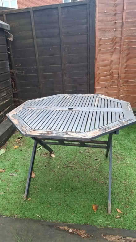 Photo of free Garden table (Chessington KT9) #1