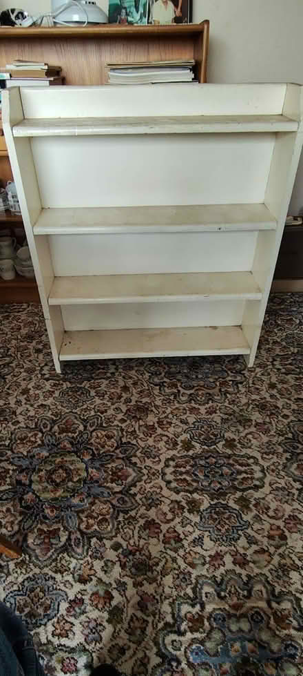 Photo of free White bookcase (Church End LU6) #1