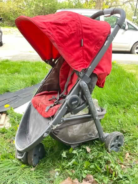 Photo of free Baby stroller (SE279) #2